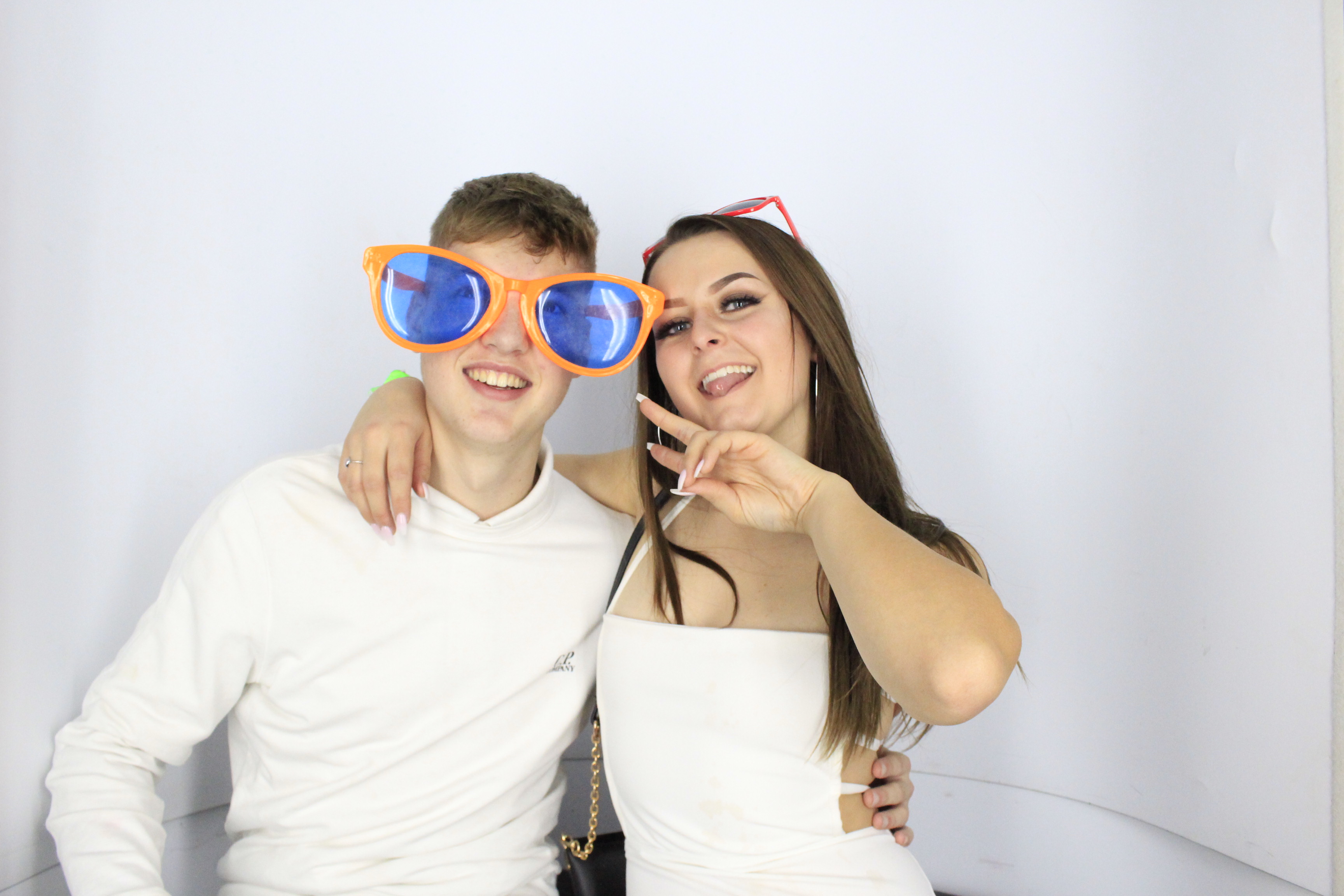 Issy & Alice's 18th Birthday Party | View more photos from the event at gallery.myphotoboothexperience.co.uk/u/MyPhotoBoothExperienceLtd/Issy-Alices-18th-Birthday-Party